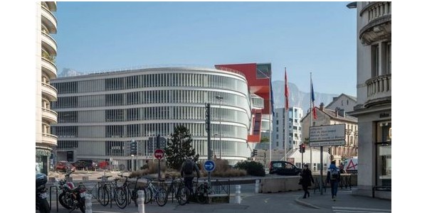 法國(guó)停車樓的“紅手臂”，俯瞰城市的觀景臺(tái) / He?rault Arnod Architectures