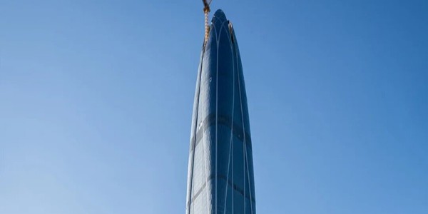 浙江第一高樓完成“穿衣”，形如蓮花