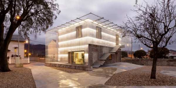 傳統(tǒng)與現(xiàn)代，石頭農(nóng)舍化身為共享工作室！