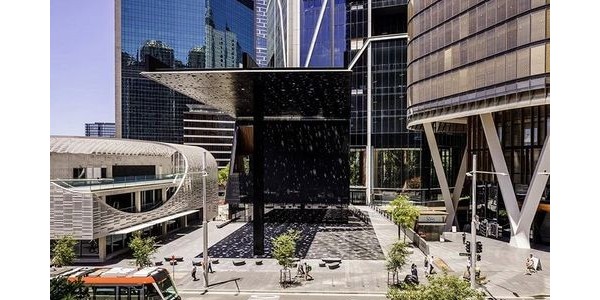 阿賈耶新作，一個(gè)黑色穿孔大雨棚