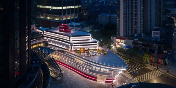 以船型為亮點(diǎn)，設(shè)計(jì)一艘銀光閃閃的“巨輪”